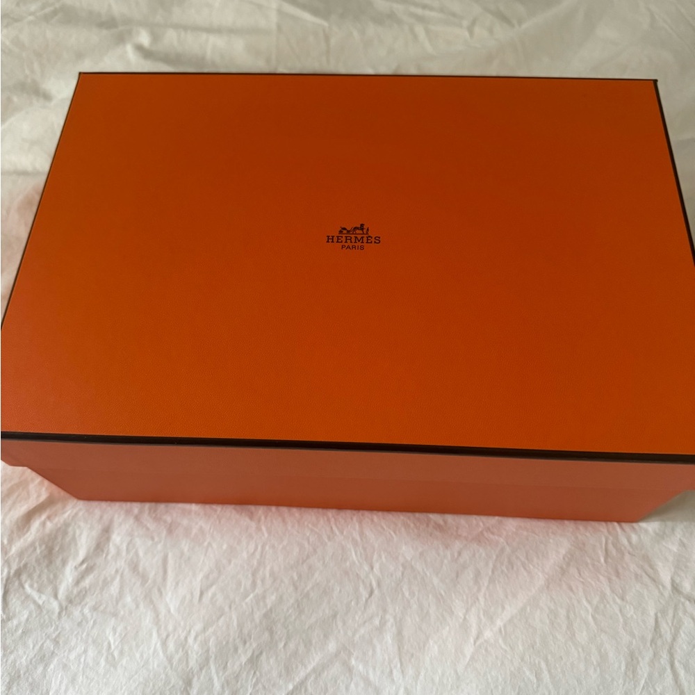 Hermes show box with ribbon